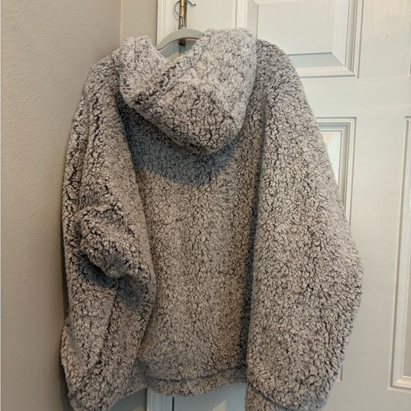 C&C California Sherpa Teddy Poncho Jacket
NWT NEW S M L - Picture 2 of 8